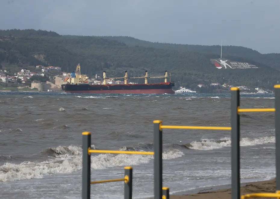 Çanakkale Boğazı'ndan geçişler başladı