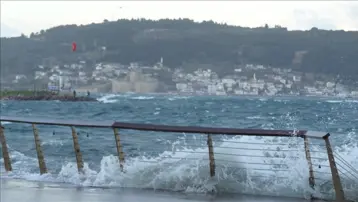 Çanakkale'de transit gemi geçişine fırtına engeli 