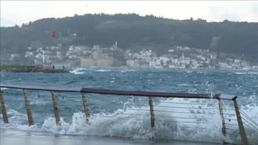 Çanakkale'de transit gemi geçişine fırtına engeli 