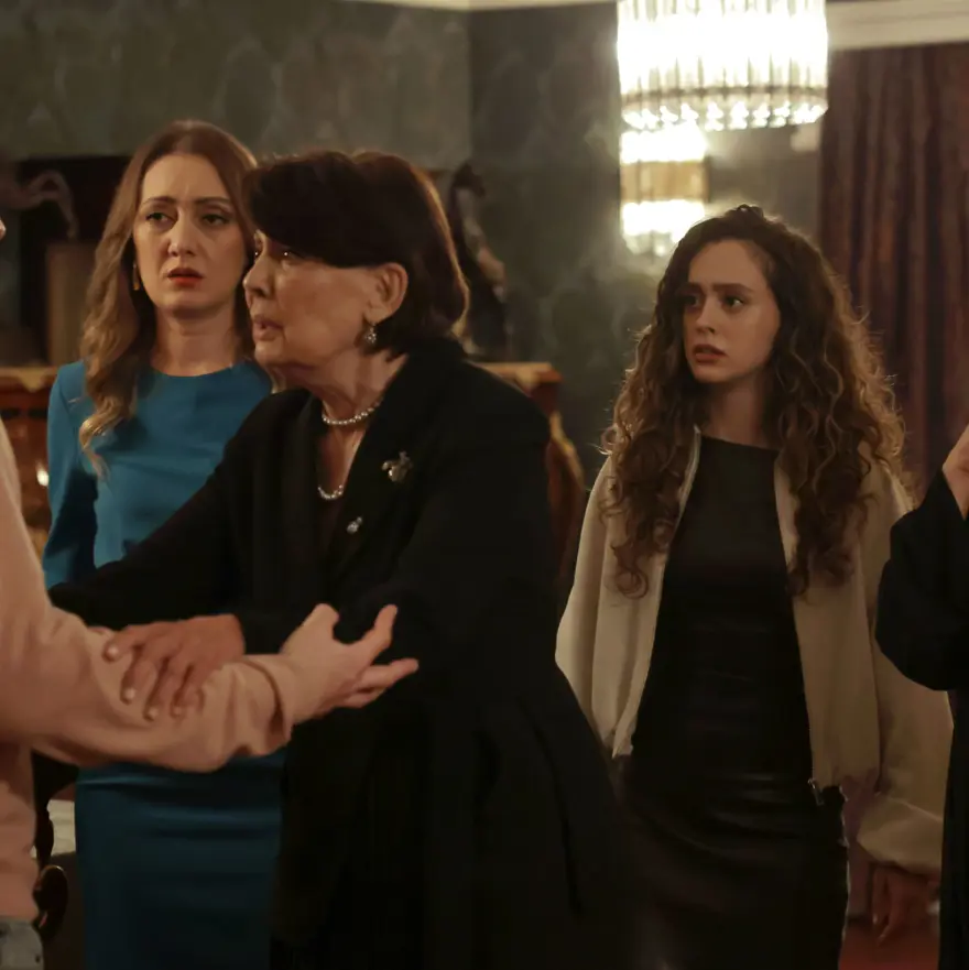 Çarpıntı'da Reyhan ile Halit karşı karşıya geliyor 4 Çarpıntı'da Reyhan ile Halit karşı karşıya geliyor 4