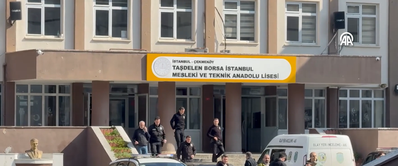 İstanbul'da lisede bıçaklı saldırı. Fatma Nur öğretmen hayatını kaybetti, 2 yaralı