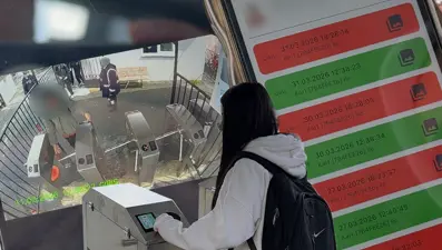 Okullarda üst düzey güvenlik önlemi. Öğrenci okula girdiğinde aileye fotoğraflı bildirim gidiyor