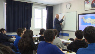 Yarım asırlık öğretmen... 72 yaşında hala tahta başında