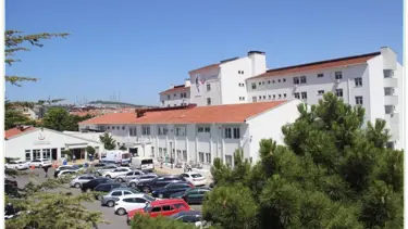 Üsküdar Devlet Hastanesi'nde iki doktor tutuklandı. Doktorlar hastalardan ameliyat için ek ücret talep etmişler