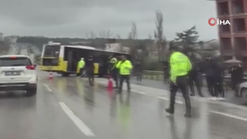 İstanbul'da İETT yoldan çıkarak bariyerlere çarptı. Yaralılar var 