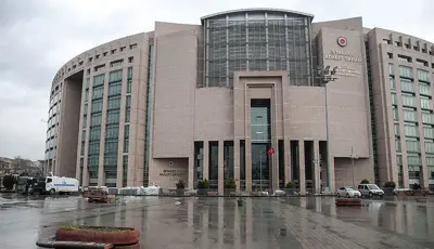 Sosyal medyada başörtülülere aşağılayıcı ifadeler kullanan kişi hakkında gözaltı kararıSosyal medyada başörtülü vatandaşlar için aşağılayıcı ifadeler kullandığı gerekçesiyle bir şüpheli hakkında gözaltı kararı verildi.