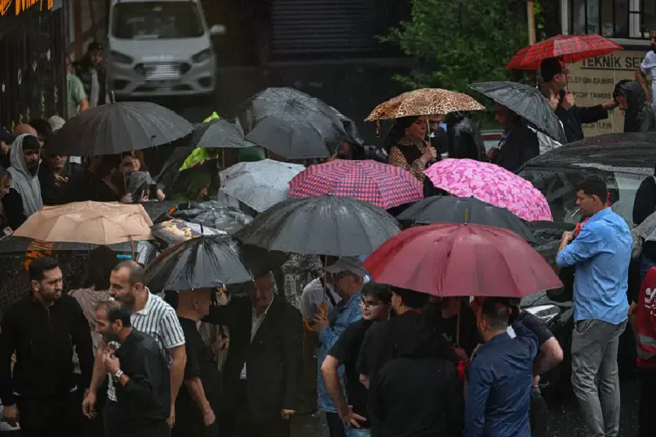 Meteoroloji saat saat uyardı. İstanbul'a sağanak geliyor, kuvvetli rüzgara dikkat