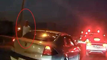 Trafikte önünü kestiği sürücüye "Başkomiserim" dedi, market çalışanı çıktı