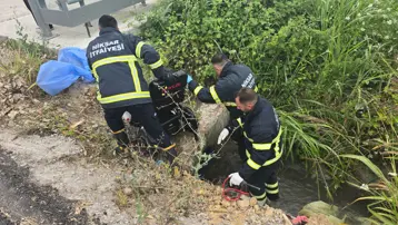Tekerlekli sandalyesiyle evden çıktı, sulama kanalında ölü bulundu