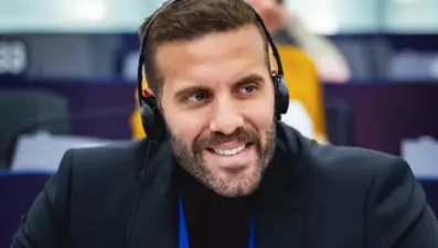 Gazeteciyi darbeden Yunan milletvekili, AP grubundan çıkarıldı