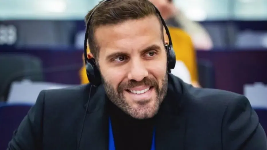 Gazeteciyi darbeden Yunan milletvekili, AP grubundan çıkarıldı